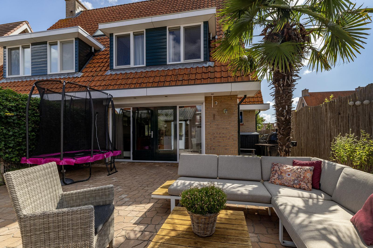 Twee-onder-één-kap te koop: Riedermeet 26, Barendrecht