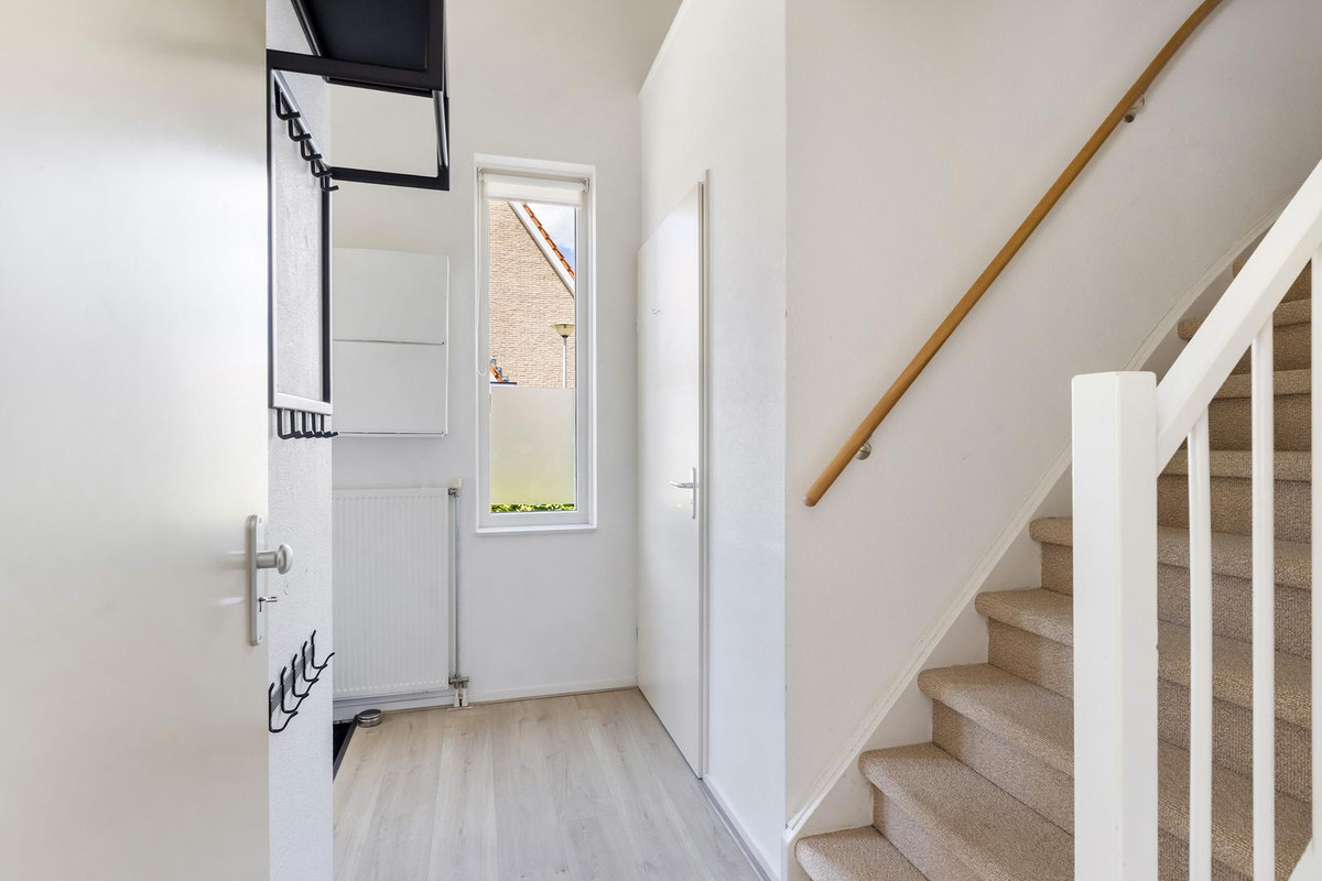 Twee-onder-één-kap te koop: Riedermeet 26, Barendrecht