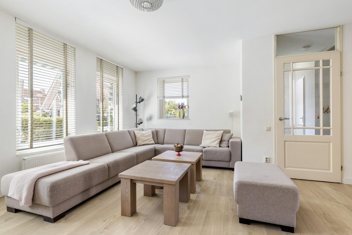 Twee-onder-één-kap te koop: Riedermeet 26, Barendrecht