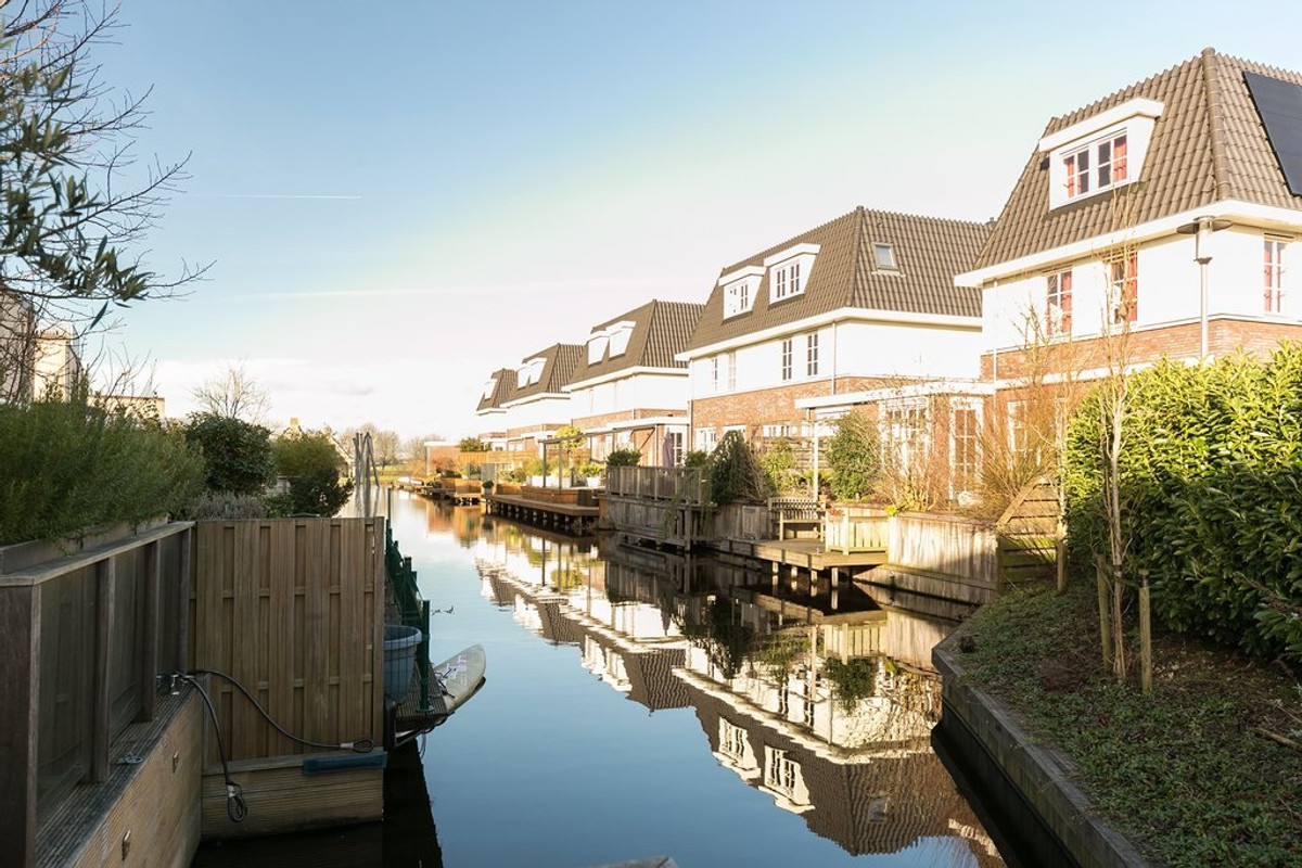Tussenwoning te koop: Amalia van Solmslaan 16, Hazerswoude-Dorp