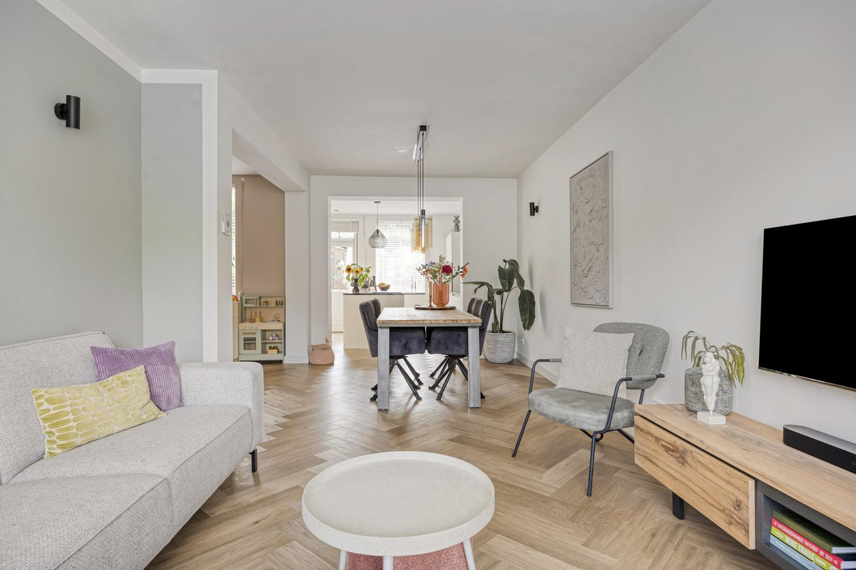 Tussenwoning te koop: Vendeliersstraat 19, Tilburg