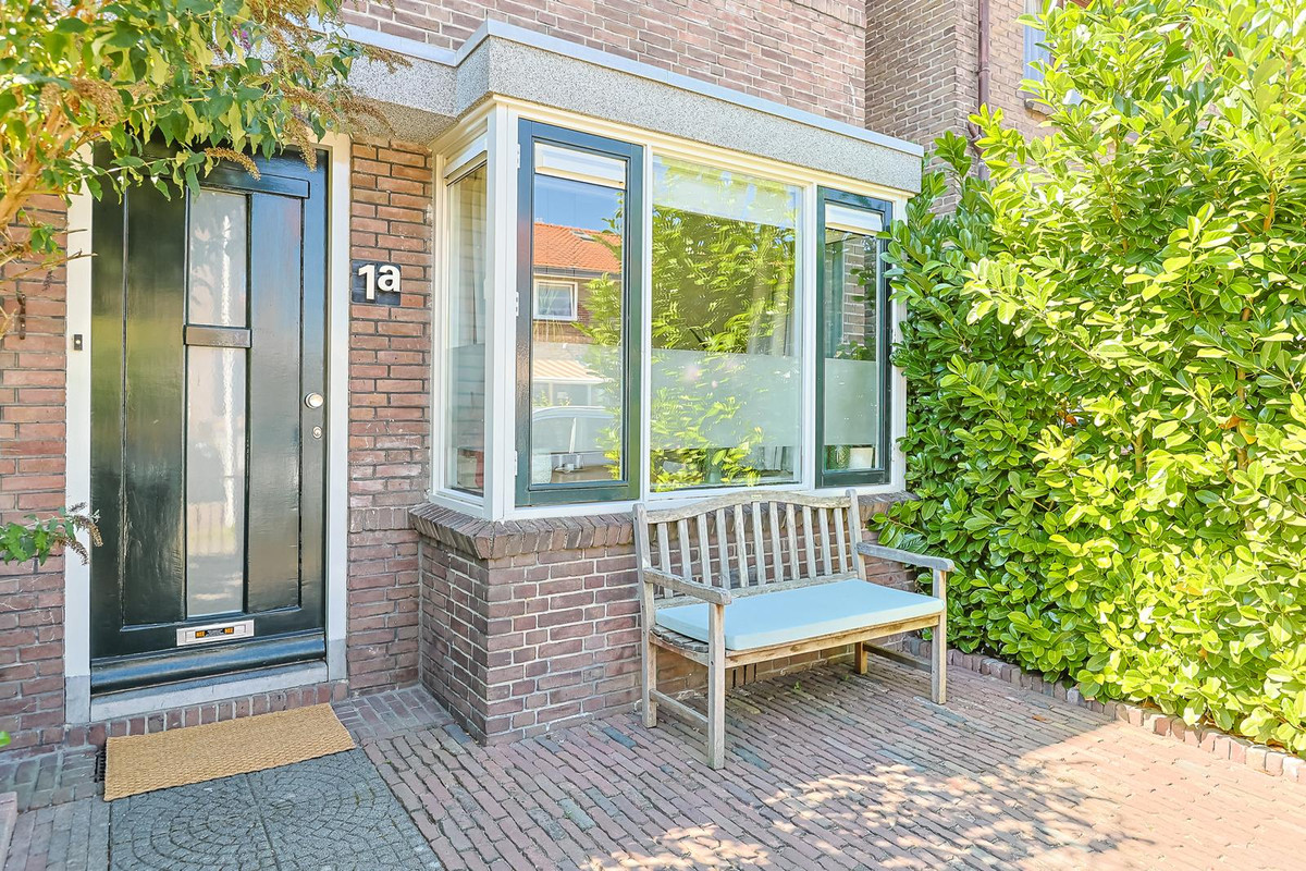 Hoekwoning te koop: Hortensiastraat 1A, Alphen Aan Den Rijn