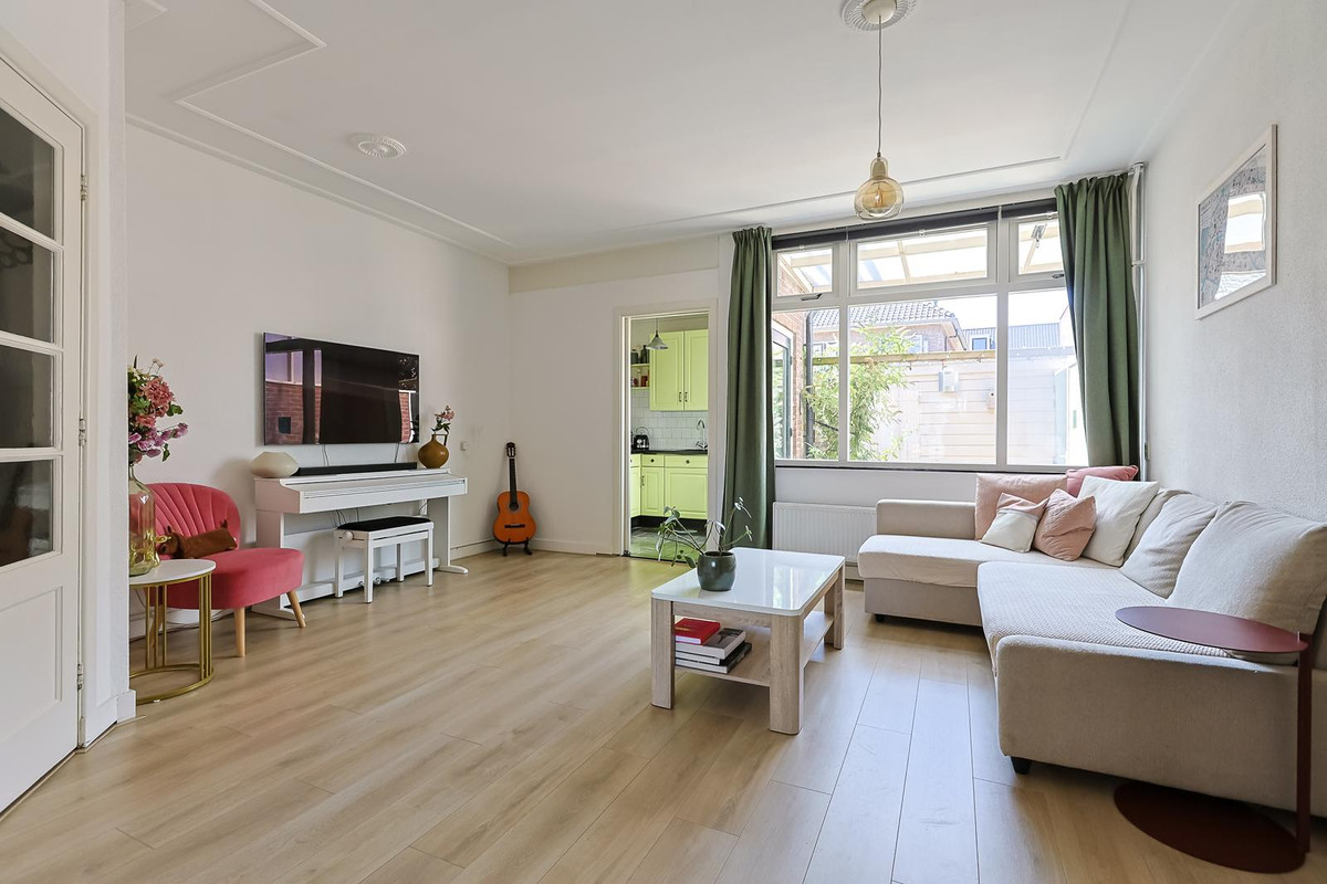 Hoekwoning te koop: Hortensiastraat 1A, Alphen Aan Den Rijn