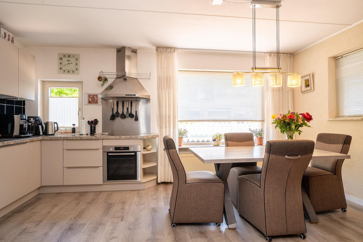 Tussenwoning te koop: Samuel van der Puttestraat 5, Enschede