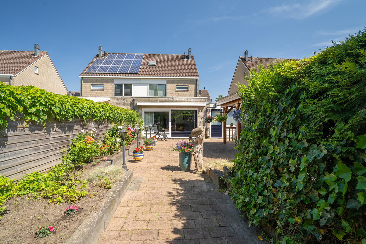 Tussenwoning te koop: Samuel van der Puttestraat 5, Enschede