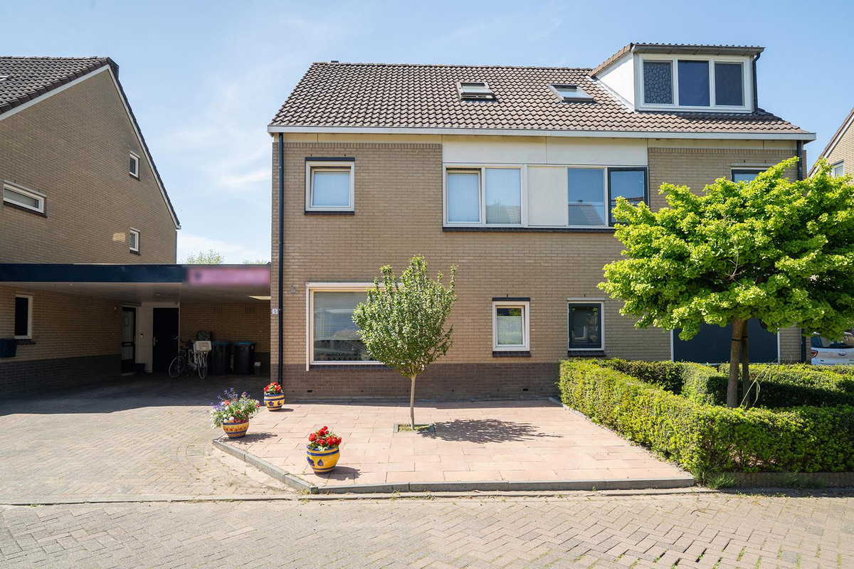 Tussenwoning te koop: Samuel van der Puttestraat 5, Enschede