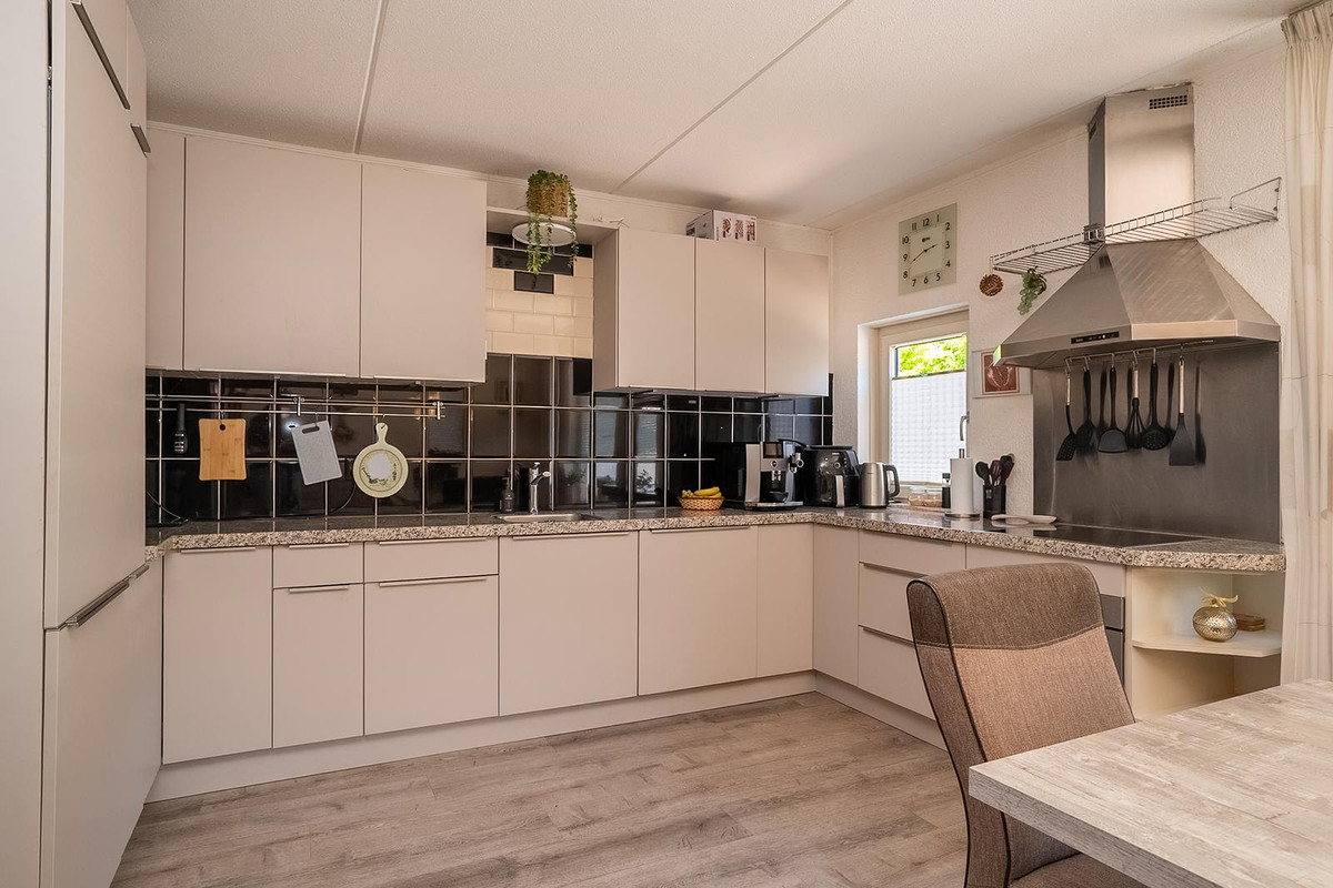 Tussenwoning te koop: Samuel van der Puttestraat 5, Enschede