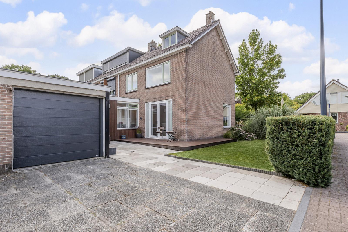 Hoekwoning te koop: Vijverlaan 15, Bodegraven