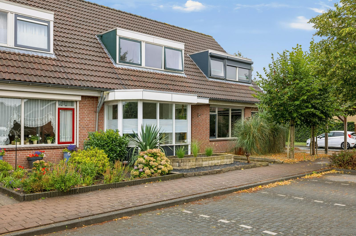 Tussenwoning te koop: Nieuwstraat 39, Lievelde