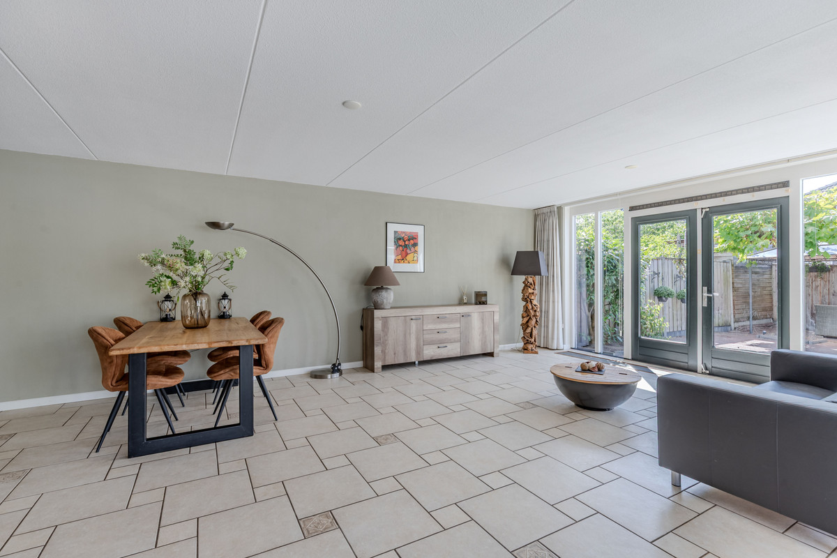 Hoekwoning te koop: Madagaskarstraat 18, Almere