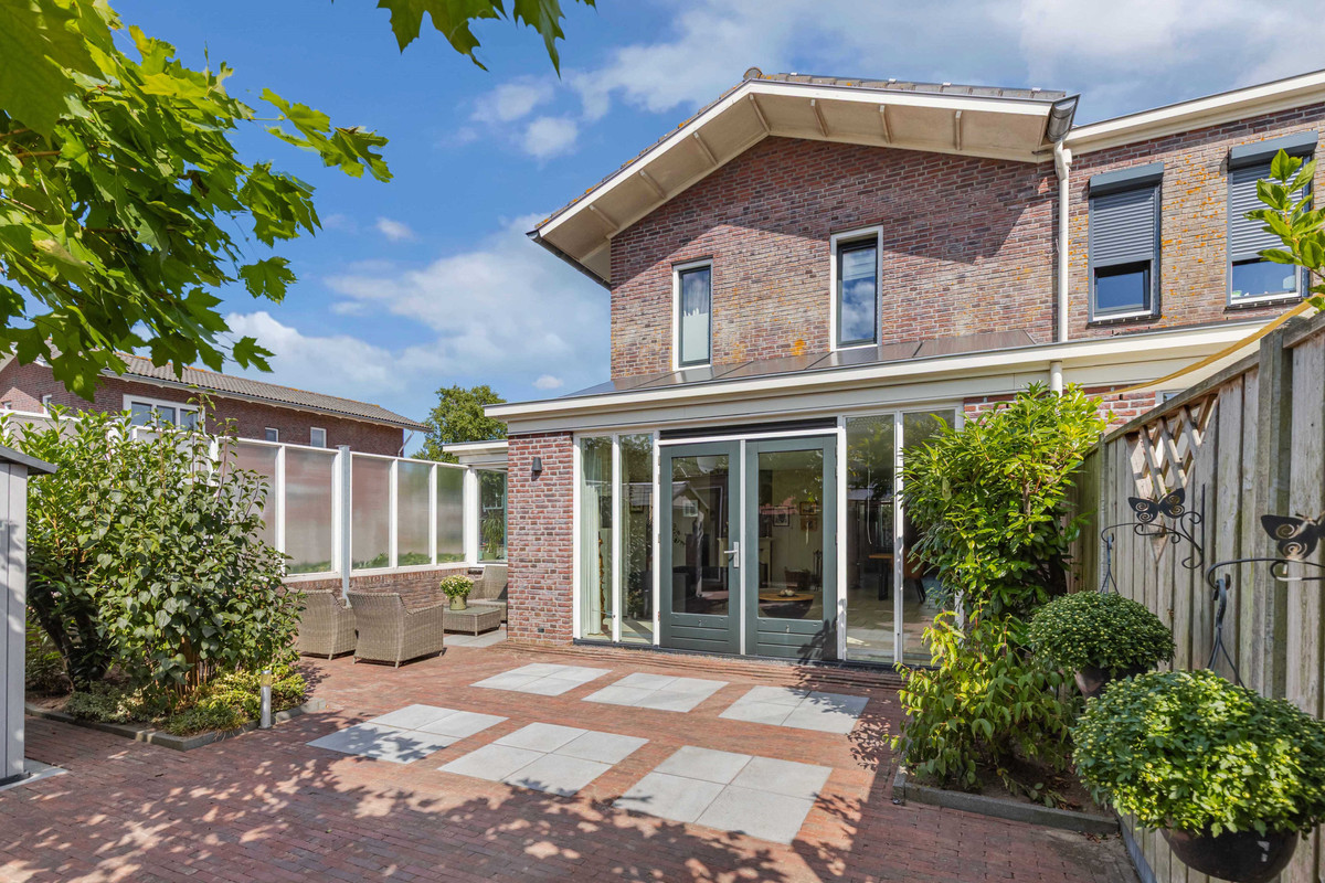 Hoekwoning te koop: Madagaskarstraat 18, Almere