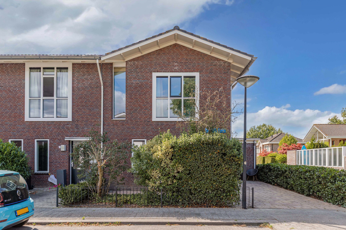 Hoekwoning te koop: Madagaskarstraat 18, Almere