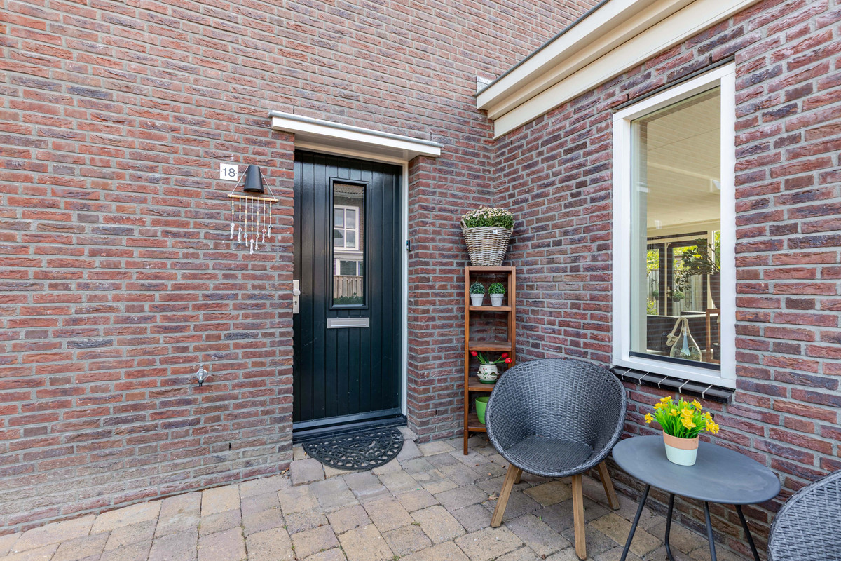 Hoekwoning te koop: Madagaskarstraat 18, Almere