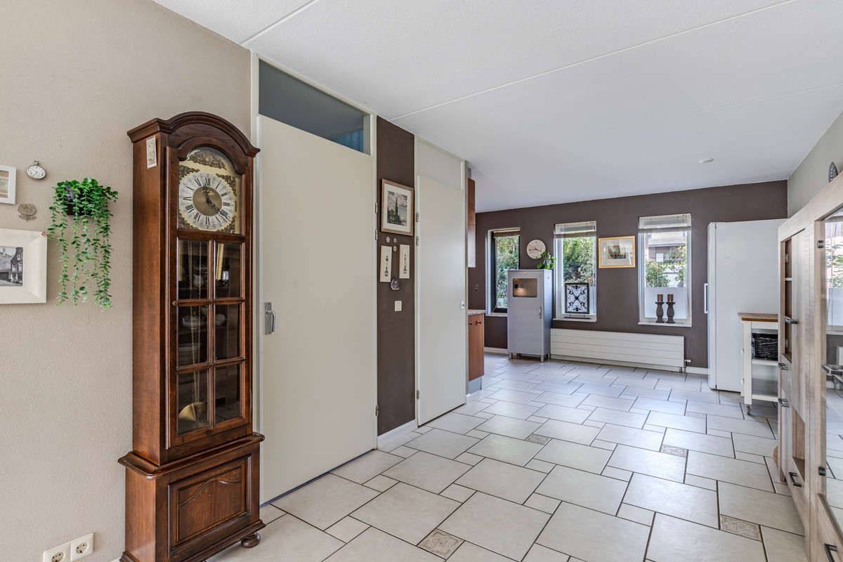 Hoekwoning te koop: Madagaskarstraat 18, Almere