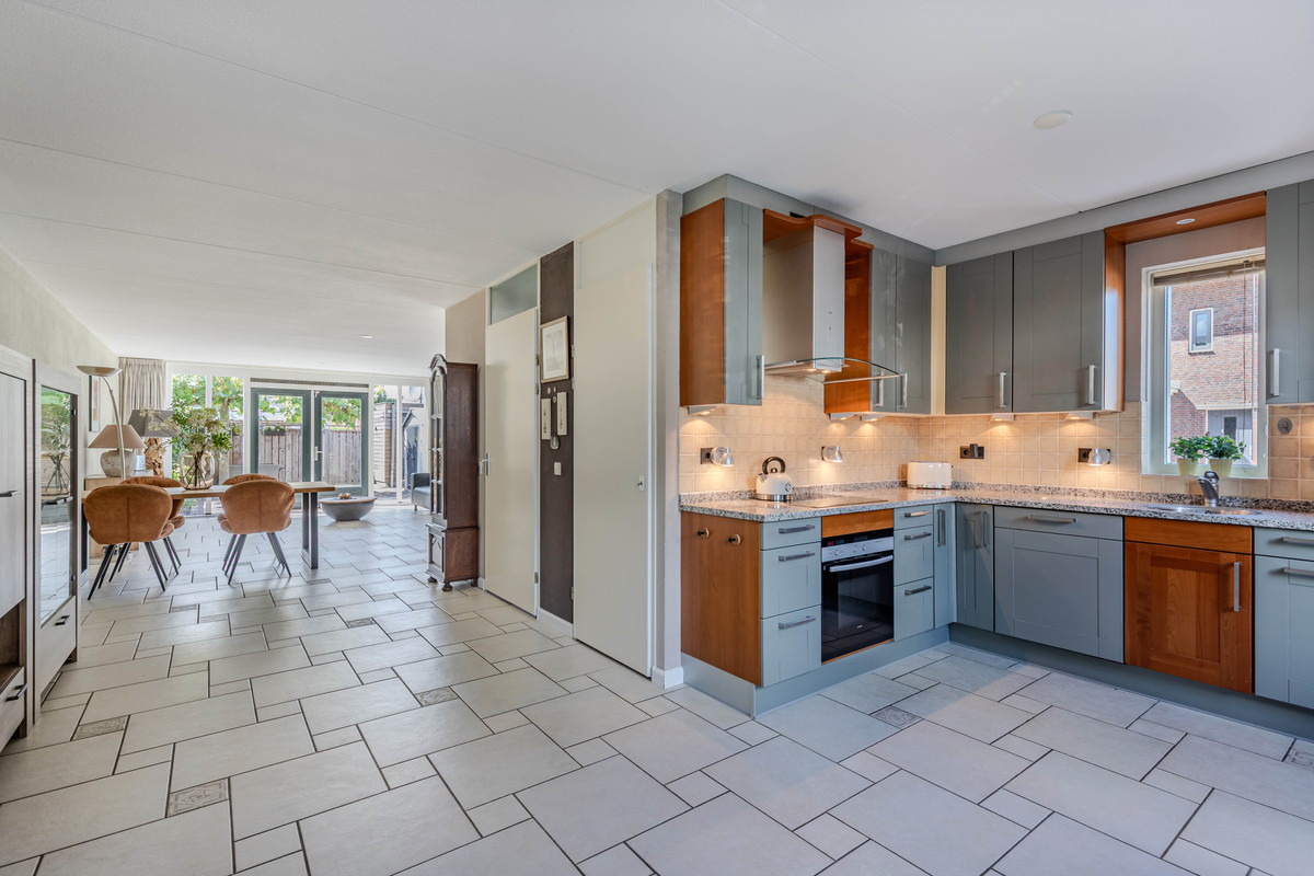 Hoekwoning te koop: Madagaskarstraat 18, Almere