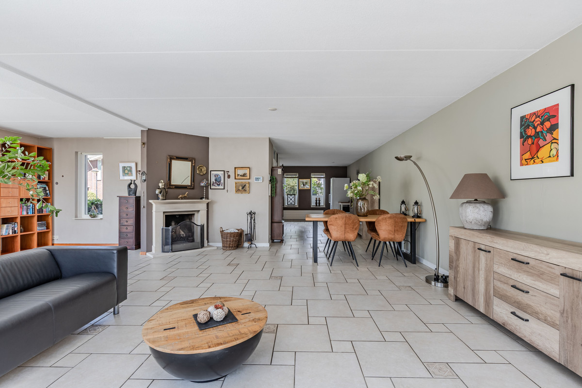 Hoekwoning te koop: Madagaskarstraat 18, Almere