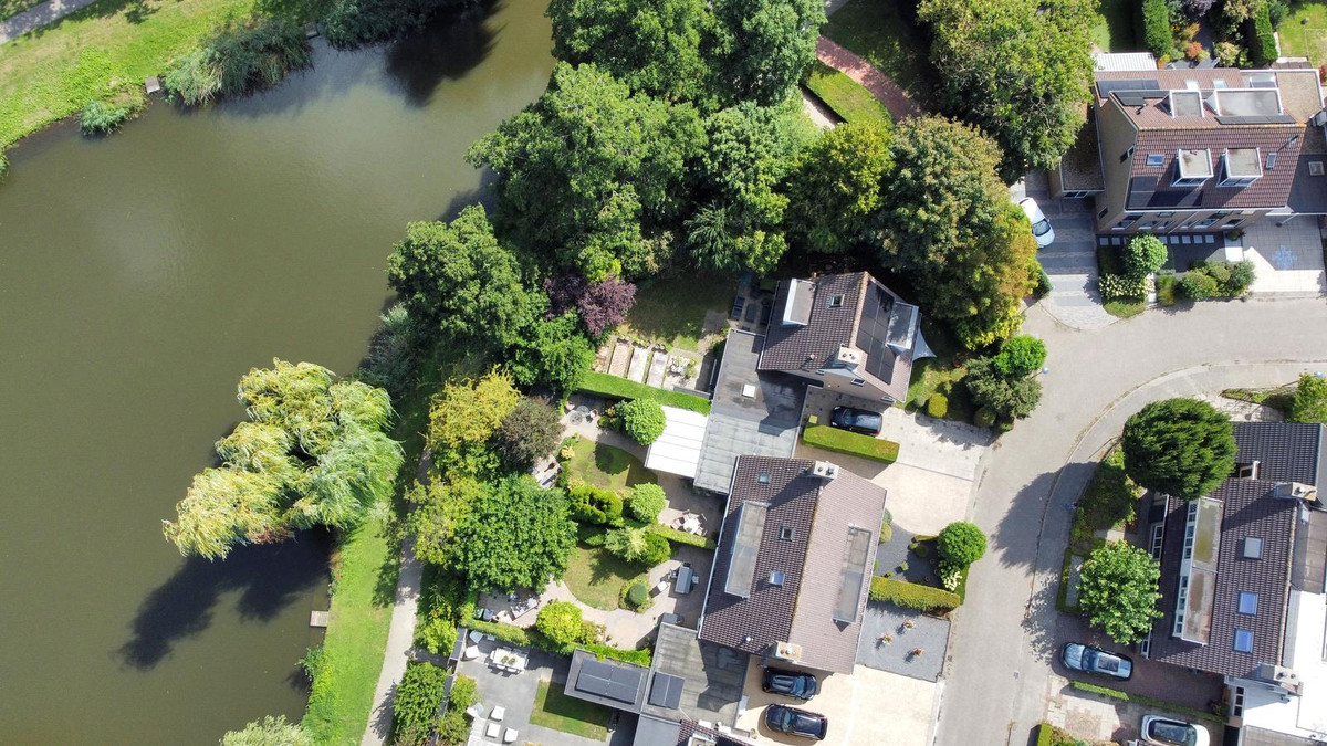 Tussenwoning te koop: Kievit 28, Oud-Beijerland