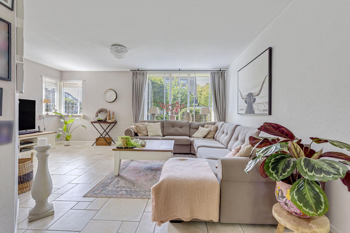 Tussenwoning te koop: Kievit 28, Oud-Beijerland