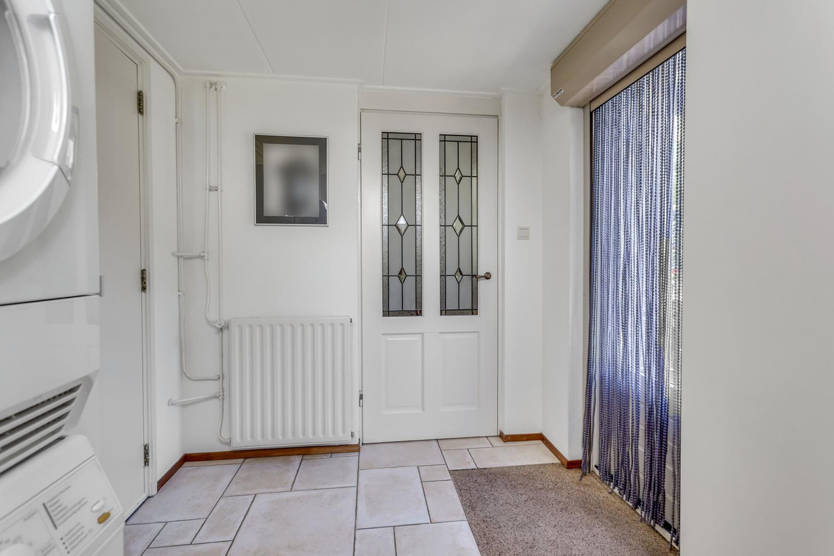 Tussenwoning te koop: Kievit 28, Oud-Beijerland