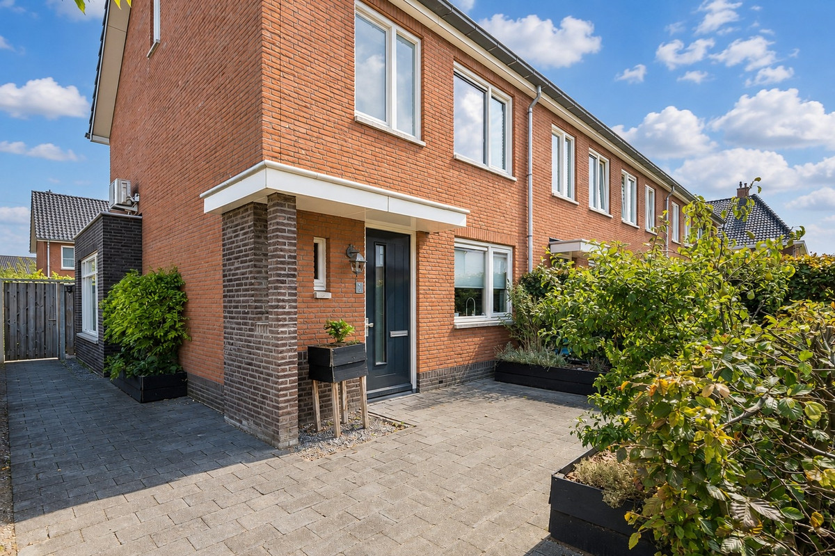 Hoekwoning te koop: Tuilseveldweg 2, Tuil