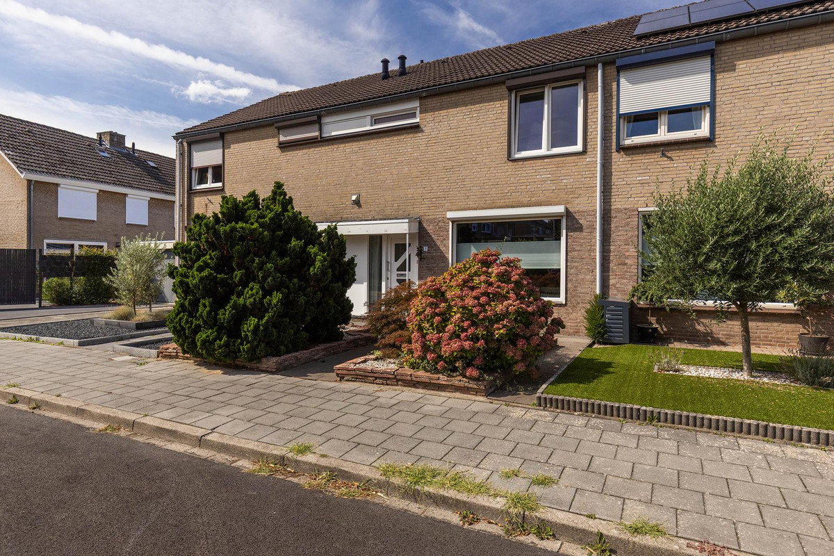 Tussenwoning te koop: Dross Wilkinstraat 3, Elsloo