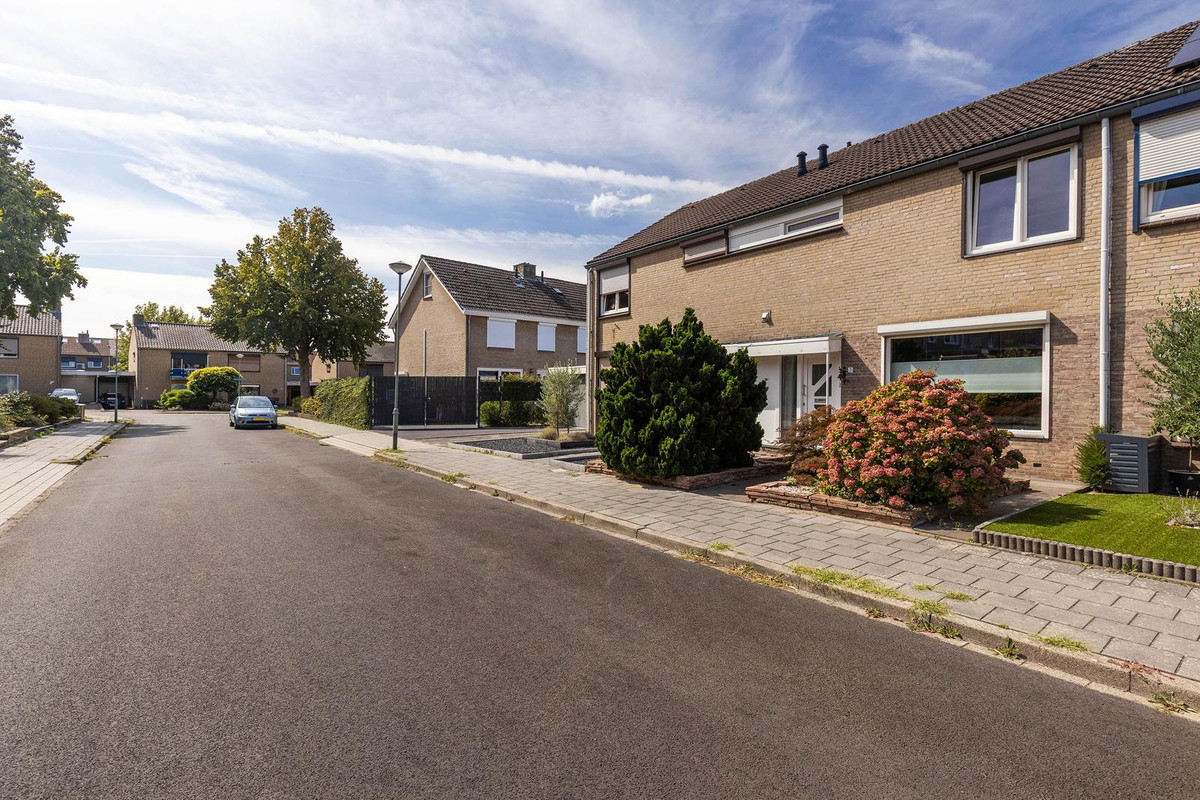 Tussenwoning te koop: Dross Wilkinstraat 3, Elsloo