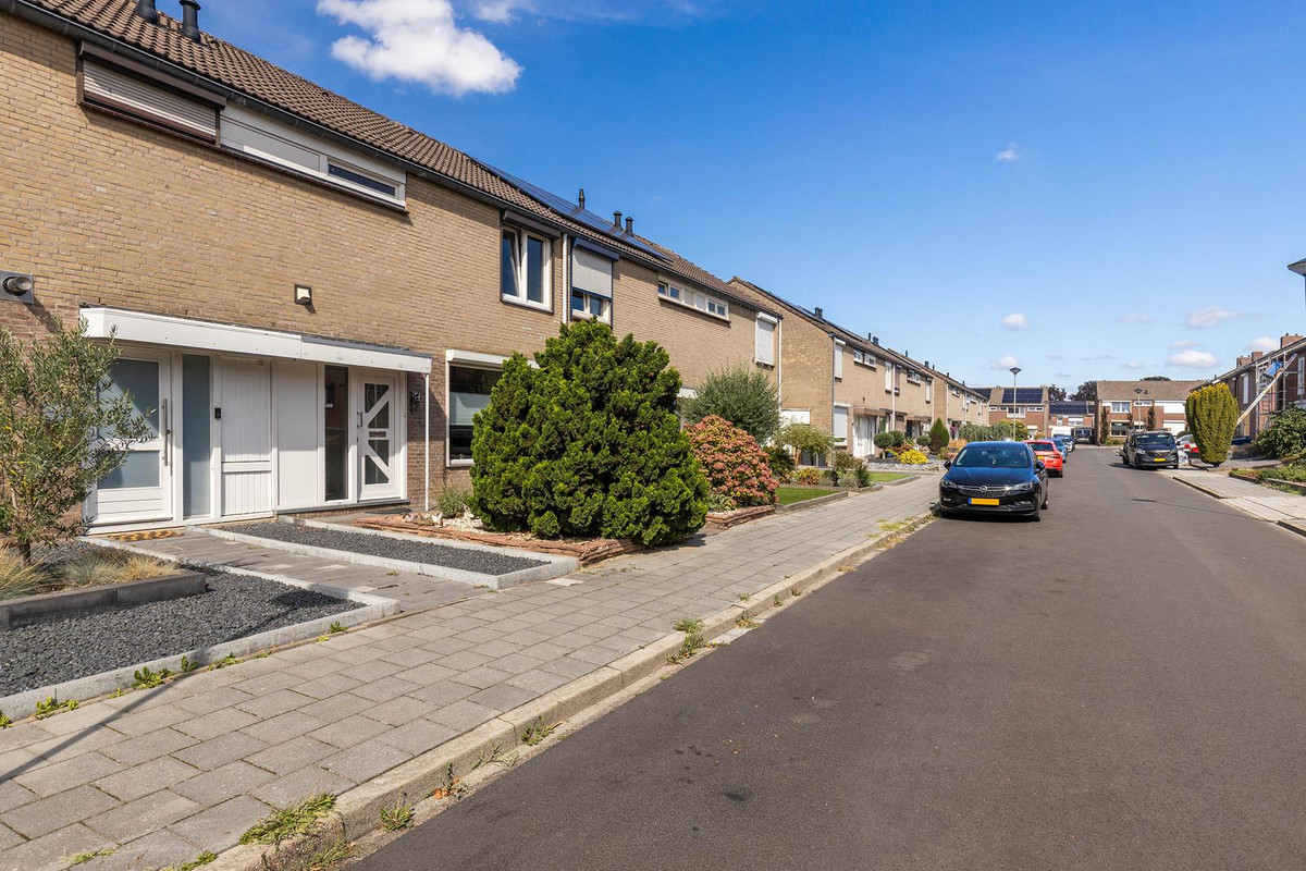 Tussenwoning te koop: Dross Wilkinstraat 3, Elsloo