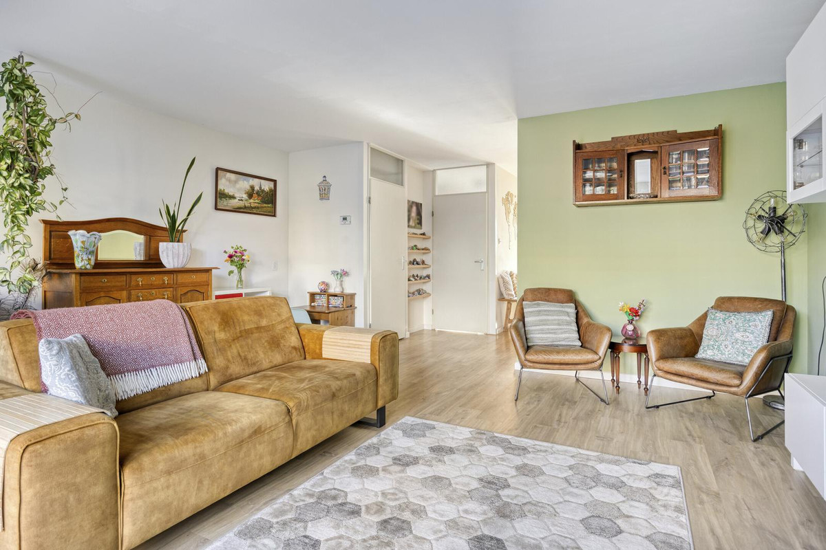 Tussenwoning te koop: Le Corbusierlijn 15, Zoetermeer