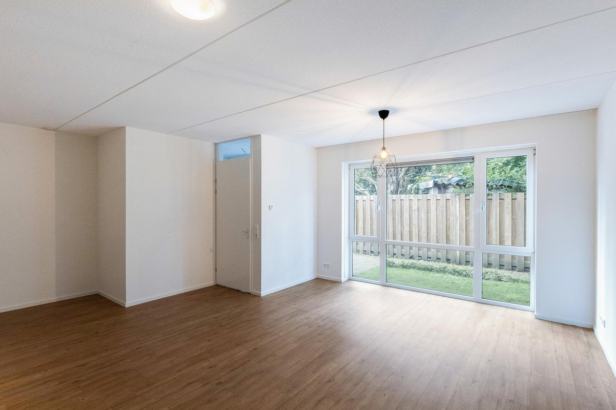 Tussenwoning te koop: Dennenweg 183A, Enschede