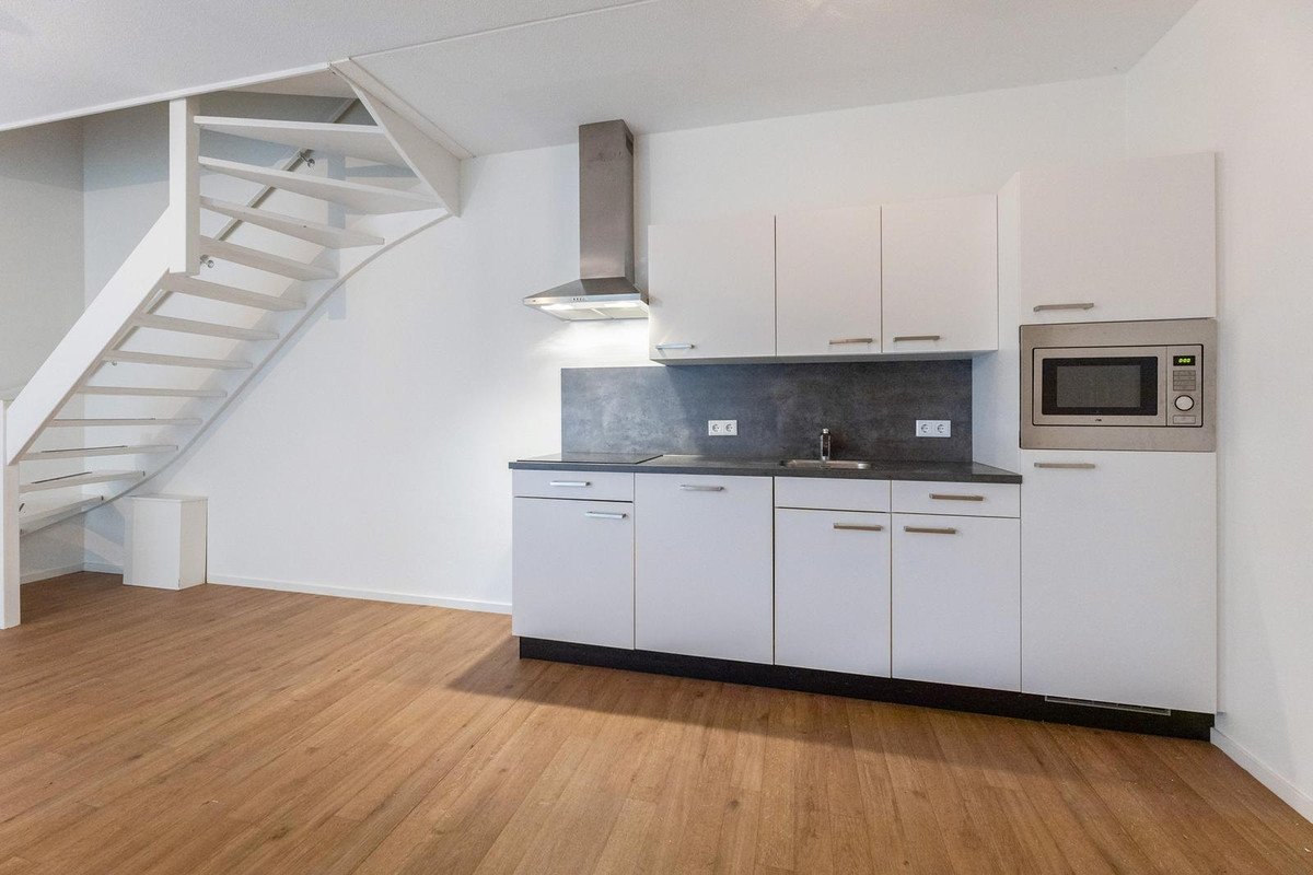 Tussenwoning te koop: Dennenweg 183A, Enschede