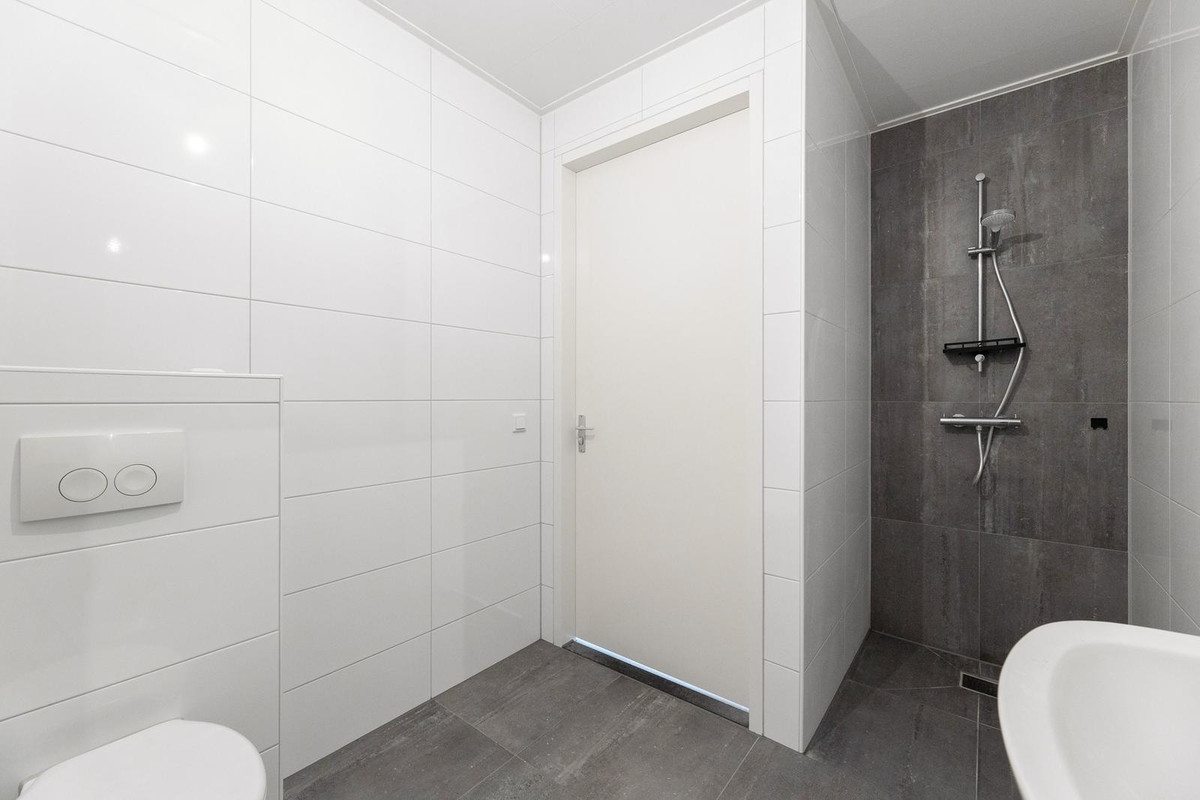 Tussenwoning te koop: Dennenweg 183A, Enschede