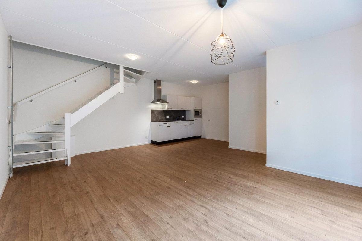 Tussenwoning te koop: Dennenweg 183A, Enschede