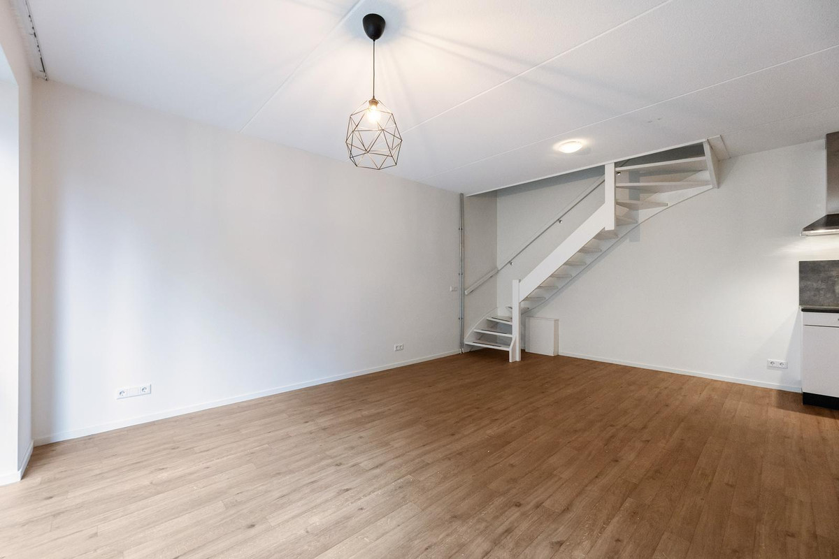 Tussenwoning te koop: Dennenweg 183A, Enschede