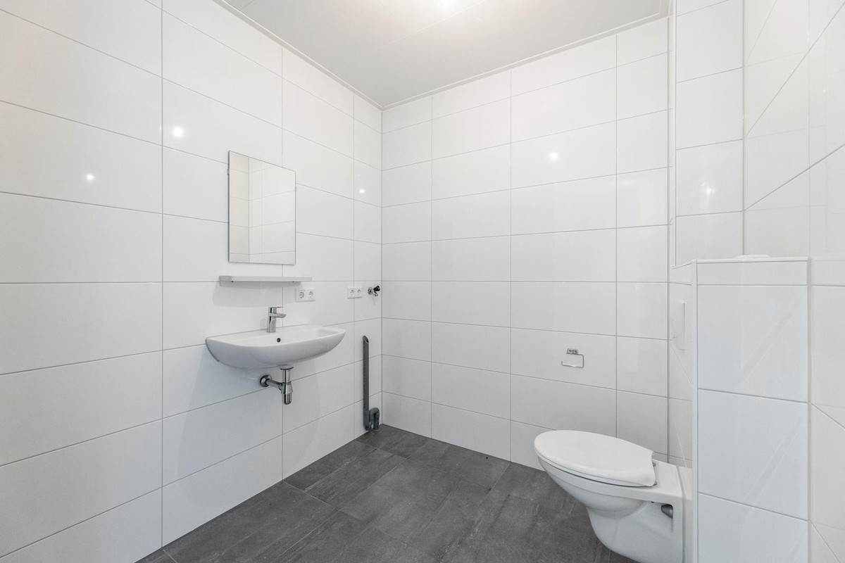Tussenwoning te koop: Dennenweg 183A, Enschede