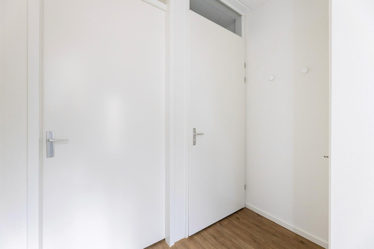 Tussenwoning te koop: Dennenweg 183A, Enschede