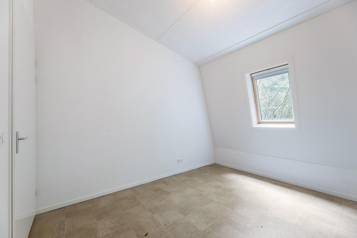 Tussenwoning te koop: Dennenweg 183A, Enschede