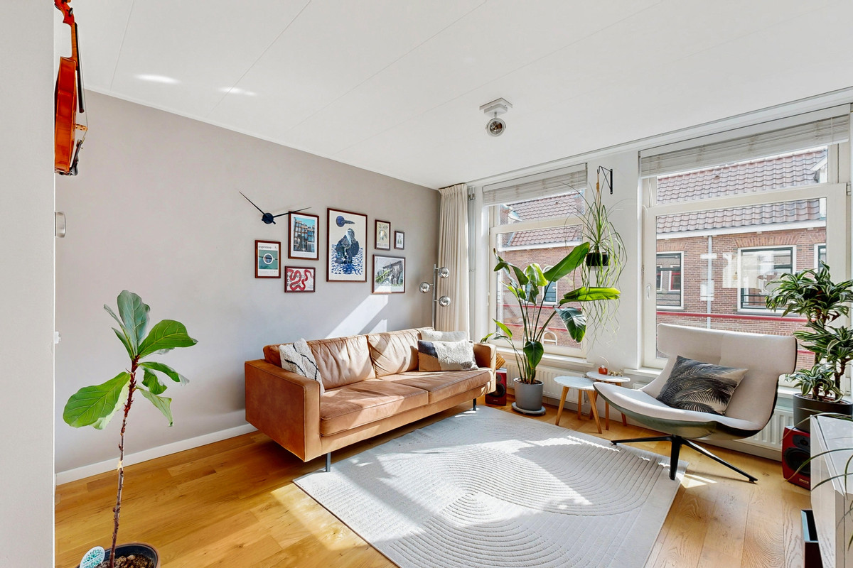 Studio te koop: Djambistraat 40-3, Amsterdam