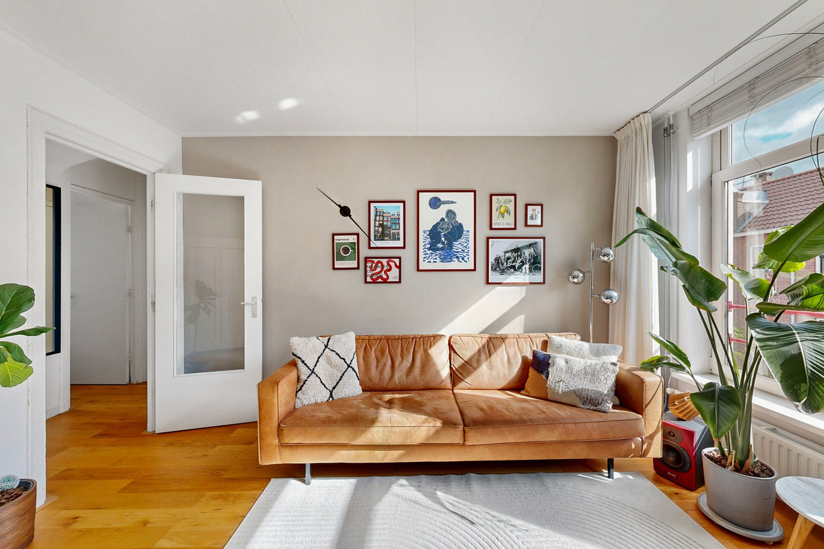 Studio te koop: Djambistraat 40-3, Amsterdam