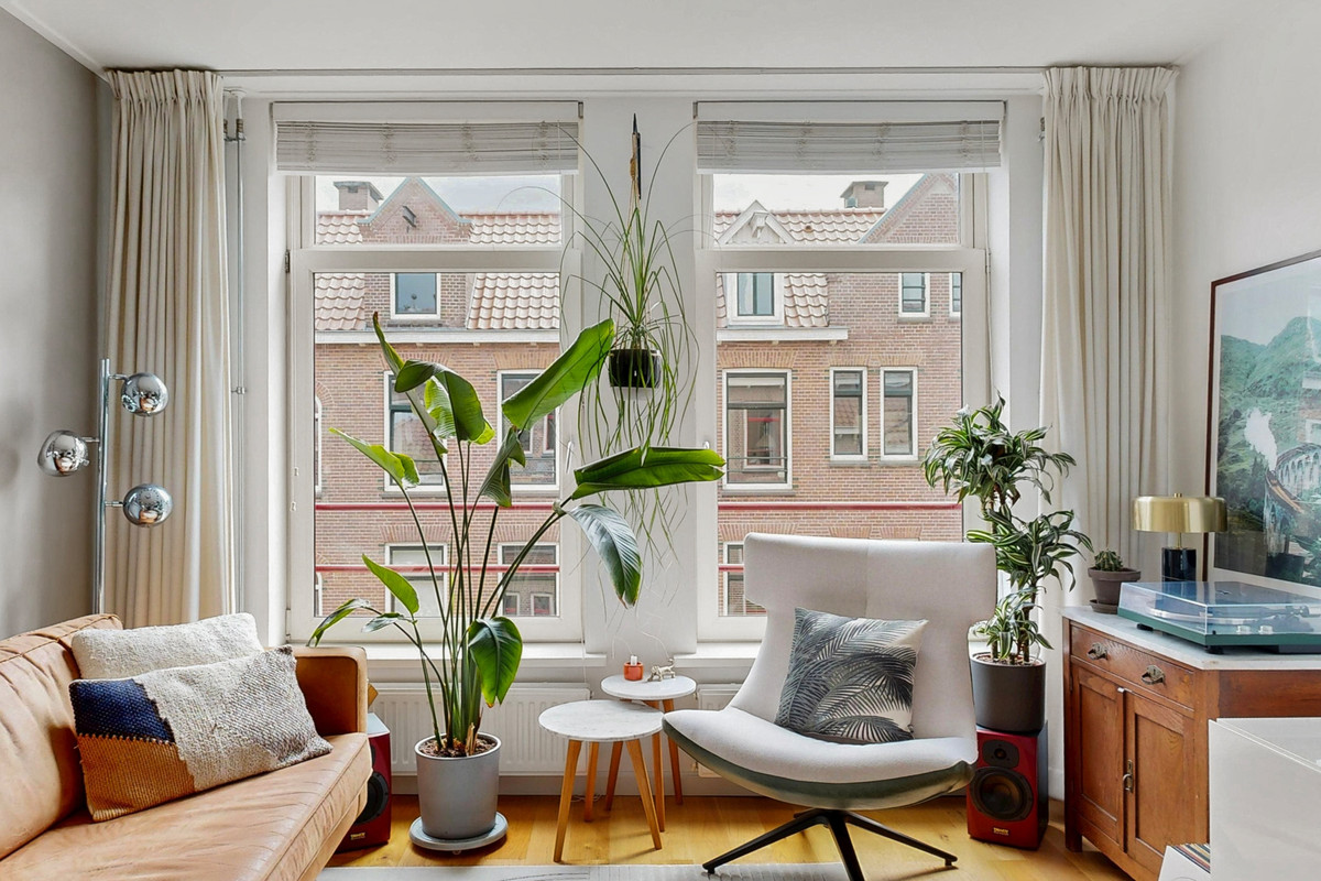 Studio te koop: Djambistraat 40-3, Amsterdam