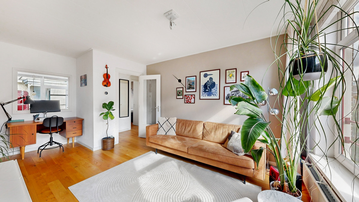 Studio te koop: Djambistraat 40-3, Amsterdam