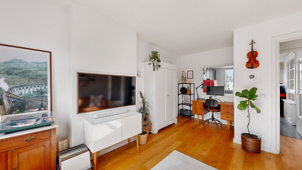 Studio te koop: Djambistraat 40-3, Amsterdam
