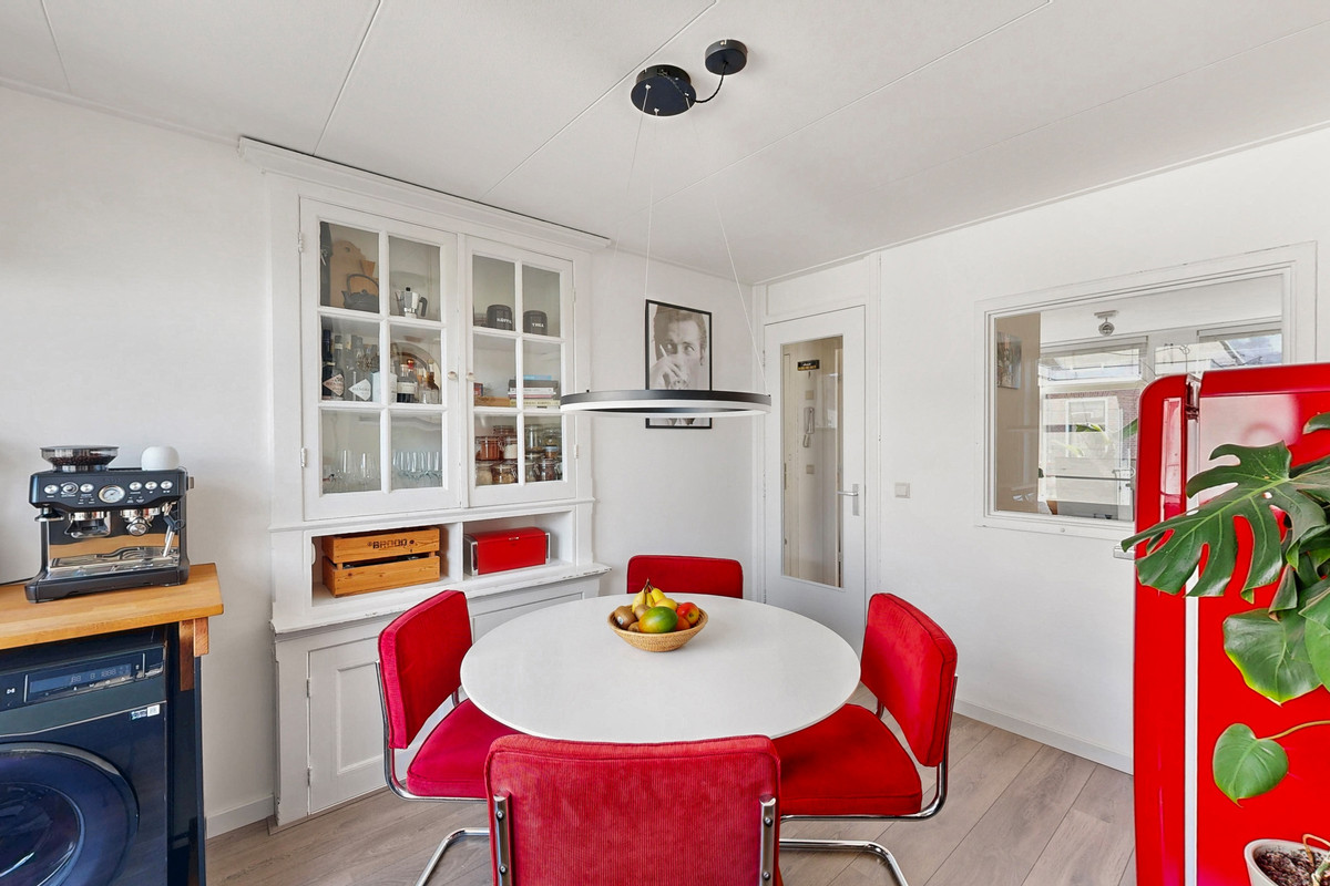 Studio te koop: Djambistraat 40-3, Amsterdam