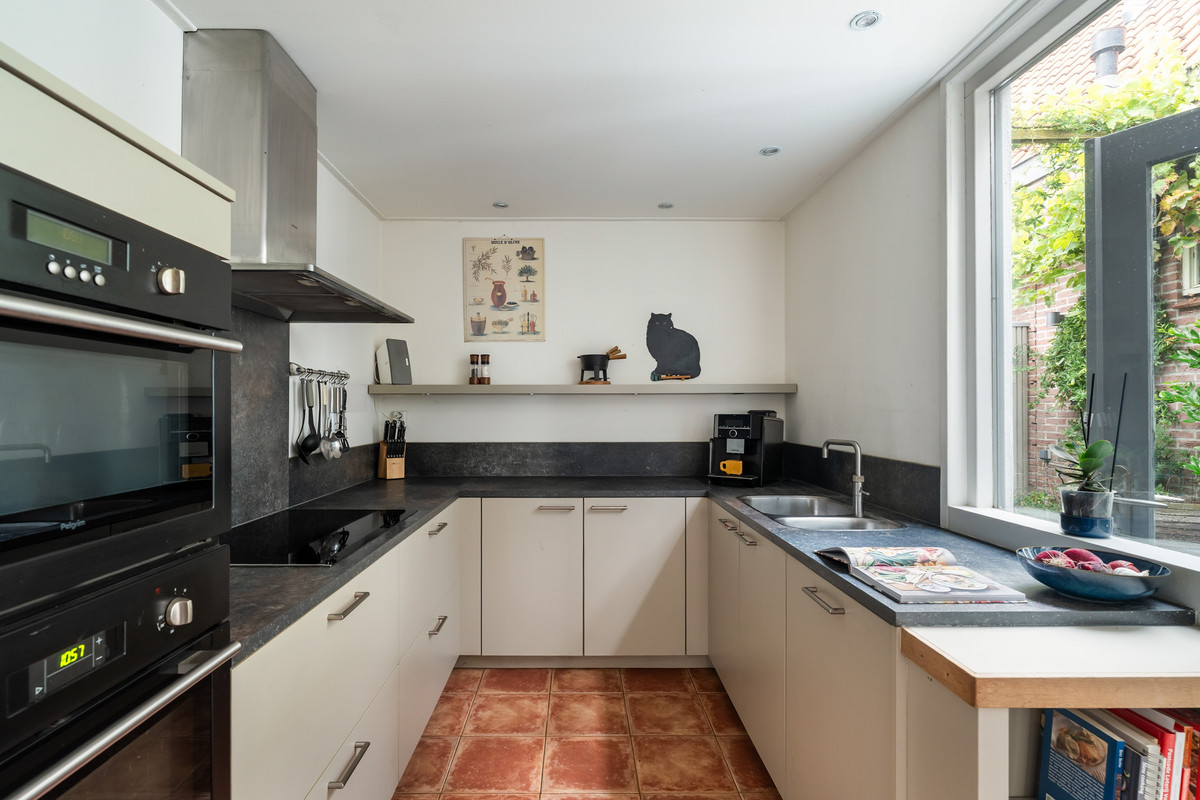 Tussenwoning te koop: Ankerstraat 6, Maassluis