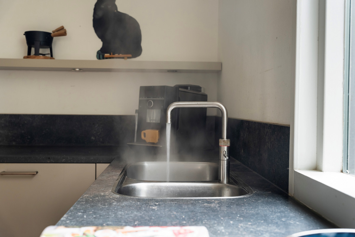 Tussenwoning te koop: Ankerstraat 6, Maassluis