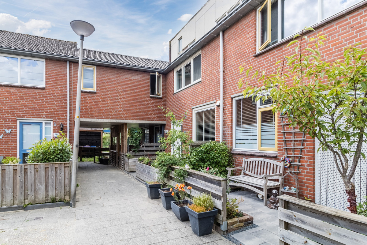 Tussenwoning te koop: Mozartlaan 100, Hazerswoude-Rijndijk