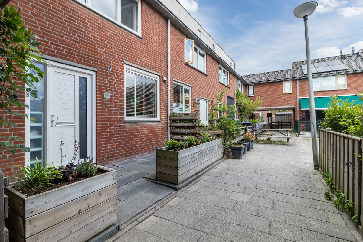 Tussenwoning te koop: Mozartlaan 100, Hazerswoude-Rijndijk