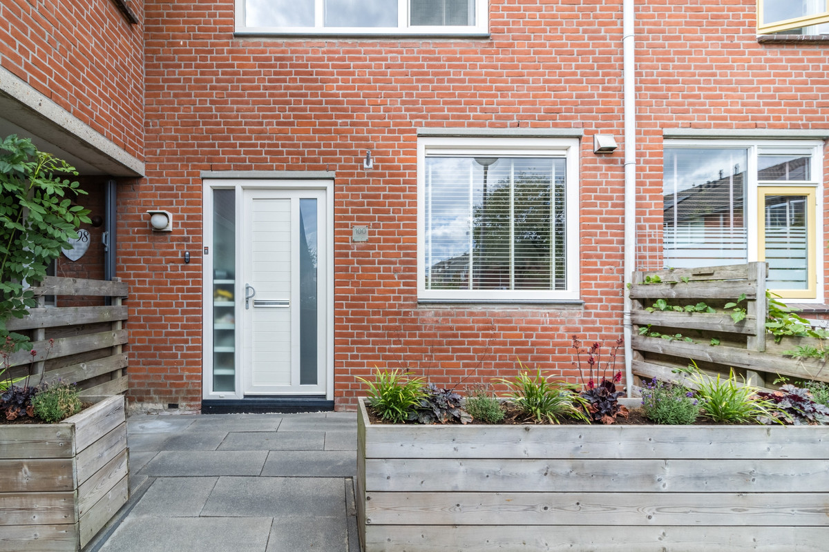 Tussenwoning te koop: Mozartlaan 100, Hazerswoude-Rijndijk