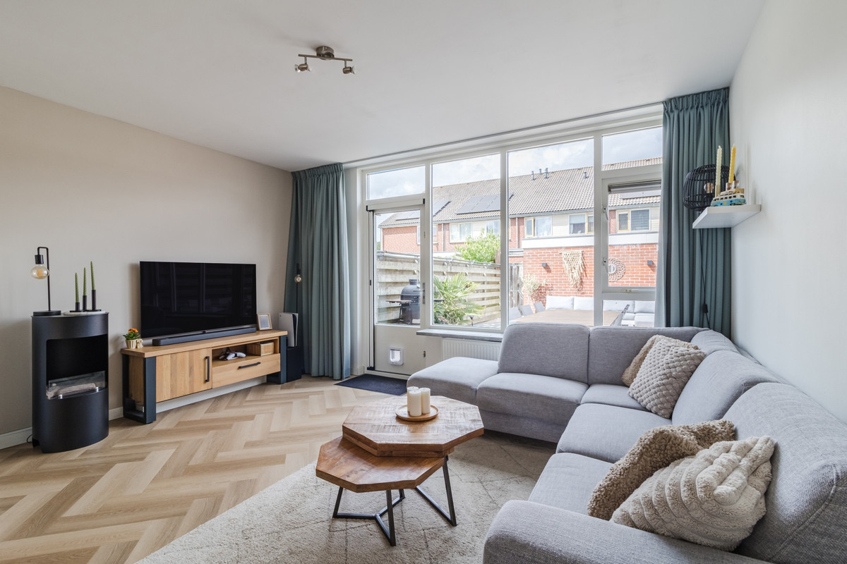 Tussenwoning te koop: Mozartlaan 100, Hazerswoude-Rijndijk