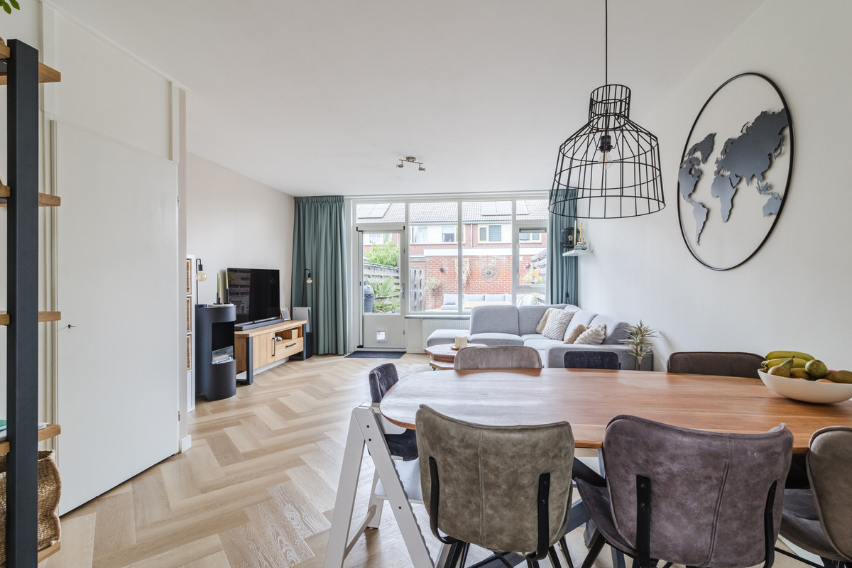 Tussenwoning te koop: Mozartlaan 100, Hazerswoude-Rijndijk