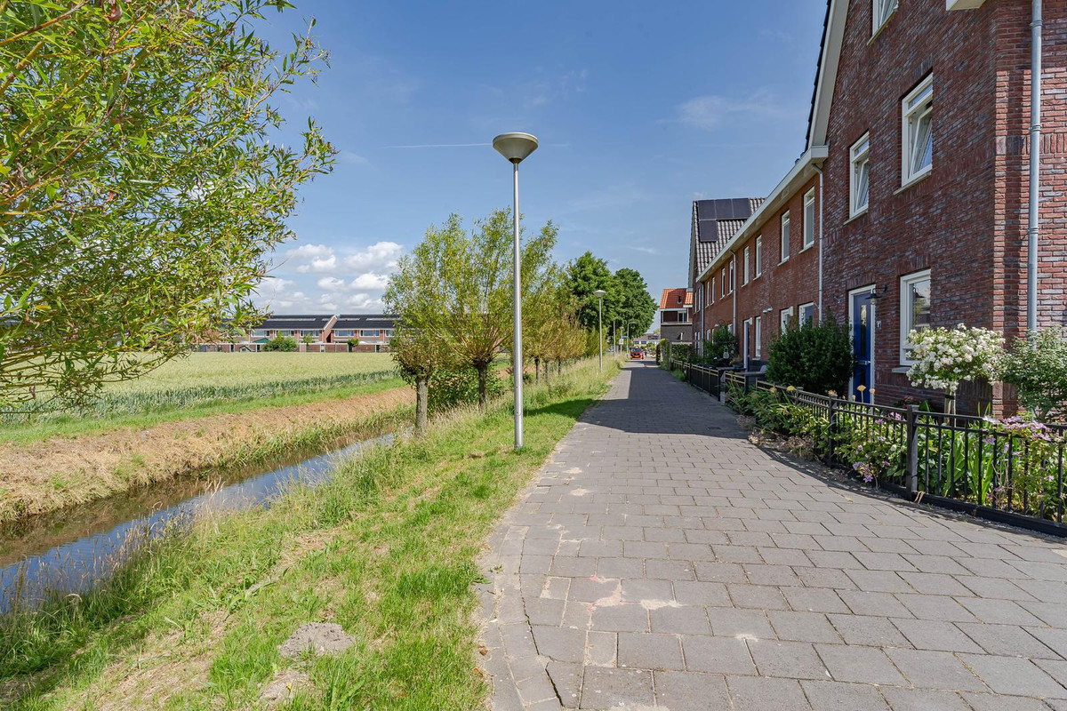 Tussenwoning te koop: Pinksterbloem 7, Hazerswoude-Dorp